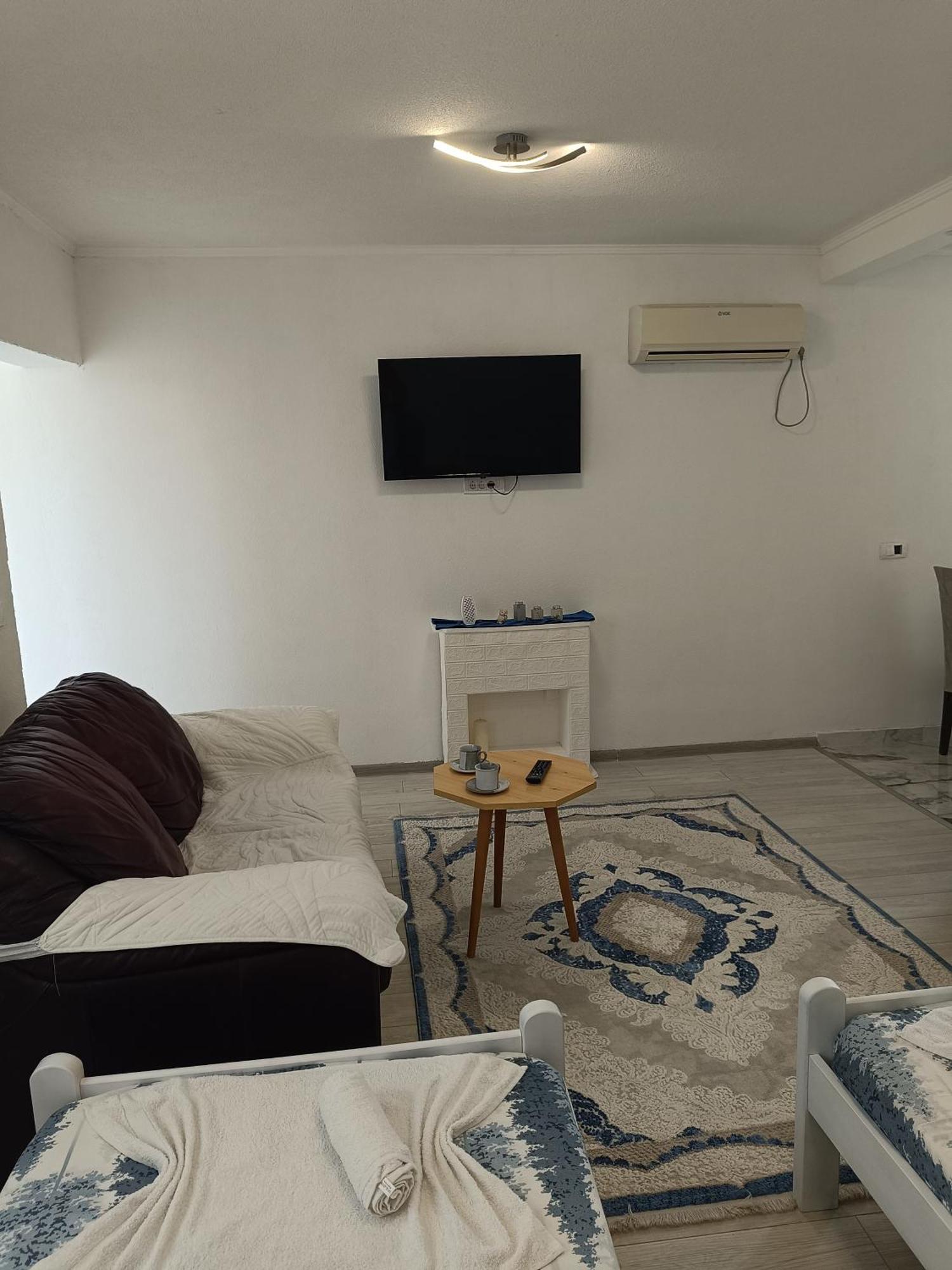 Matija Airport Apartment Mitrovici  Εξωτερικό φωτογραφία