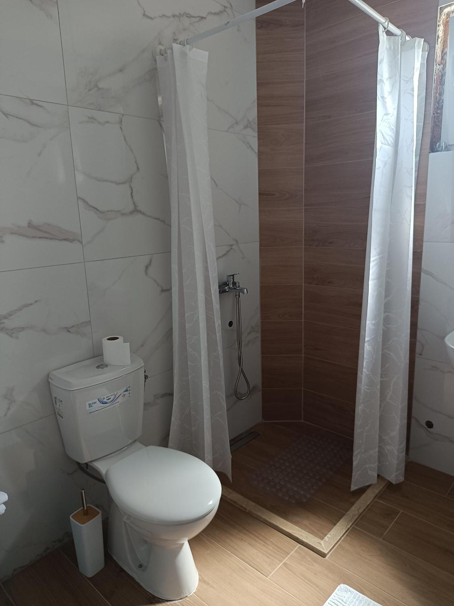 Matija Airport Apartment Mitrovici  Εξωτερικό φωτογραφία