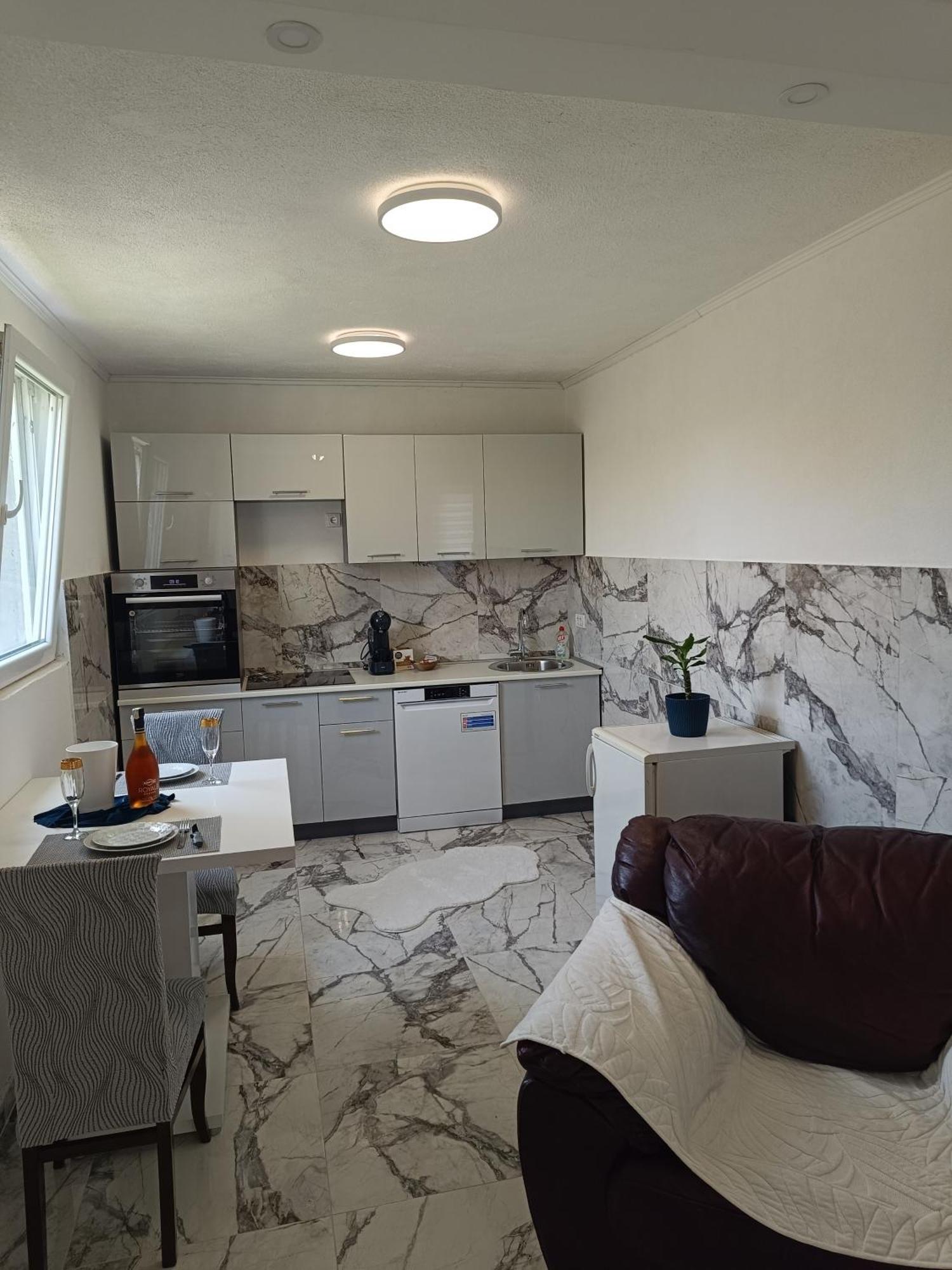Matija Airport Apartment Mitrovici  Εξωτερικό φωτογραφία