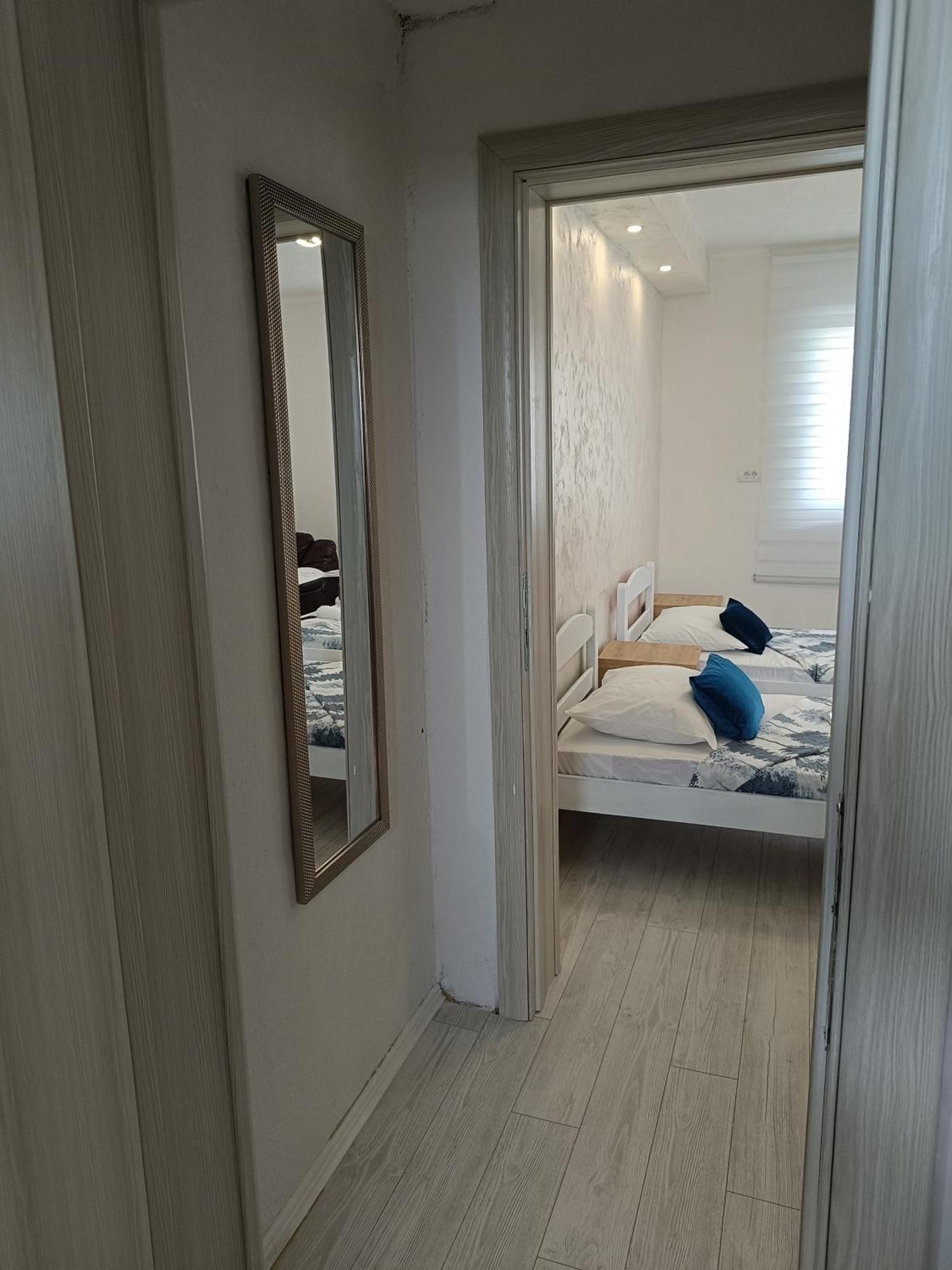 Matija Airport Apartment Mitrovici  Εξωτερικό φωτογραφία